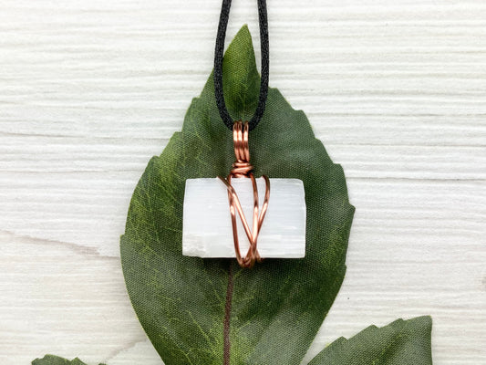 Raw Selenite Necklace. Natural Selenite Crystal Wrapped With Copper Wire. This Stone Is Associated With Cancer And Taurus Zodiacs.