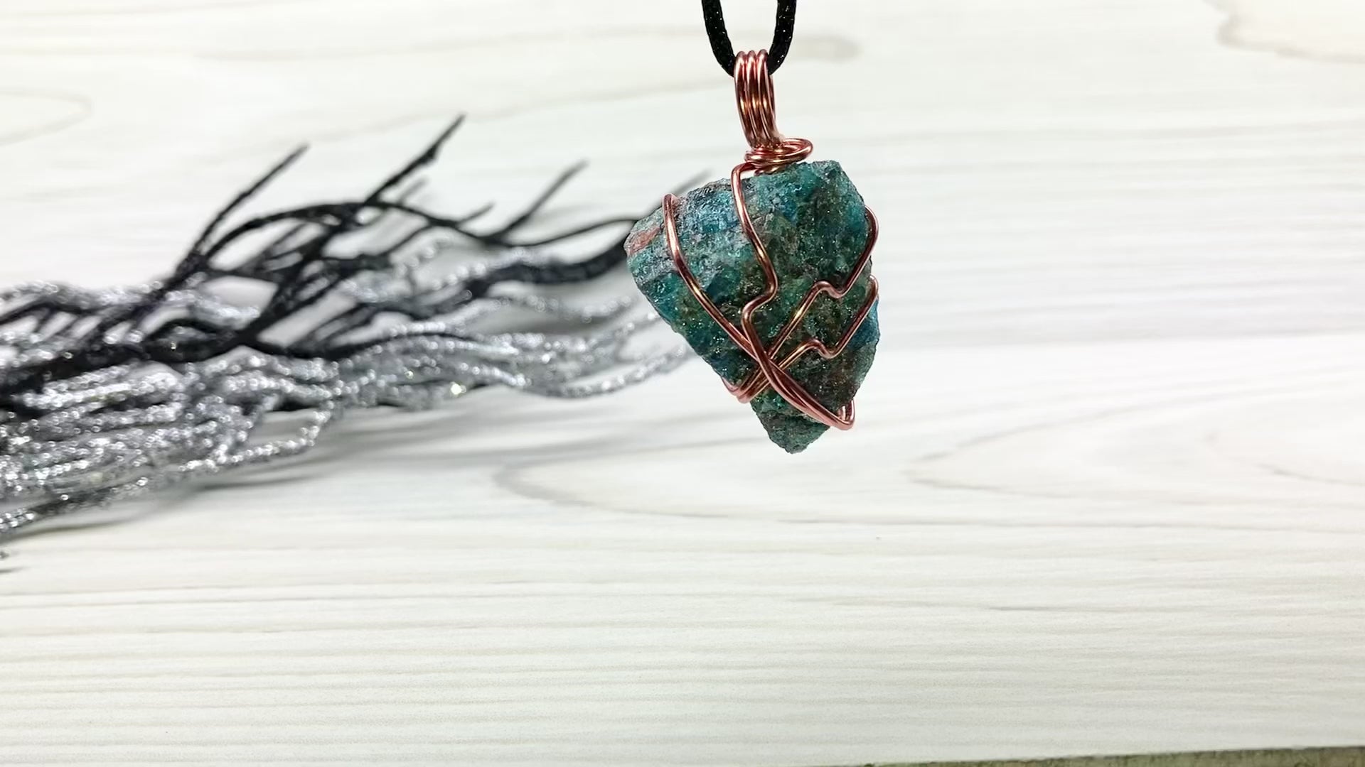 Apatite pendant hot sale